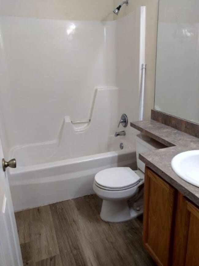 Building Photo - Beautiful condo