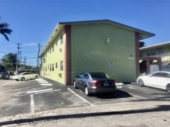 Building Photo - 13 NE 2nd Ave