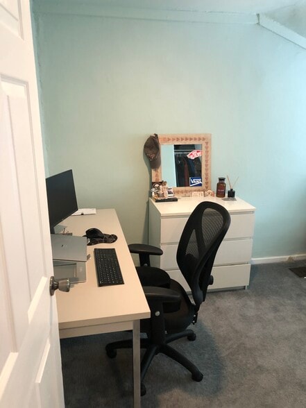 Bedroom 2 - 4346 Cresson St