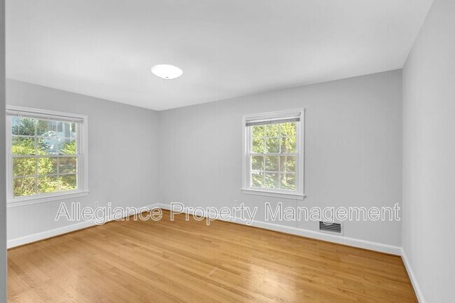 Building Photo - 3548 N Valley St