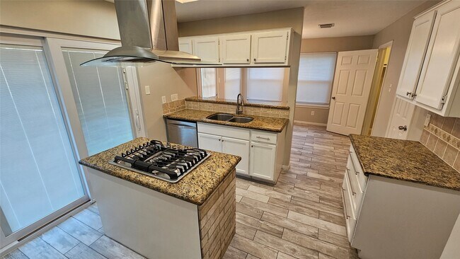 Building Photo - 19522 Lake Hollow Ln