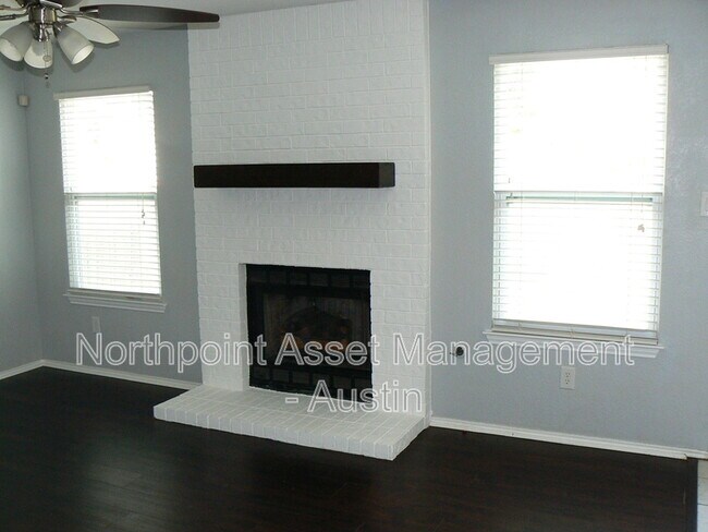 Building Photo - 1701 Yucca Ln