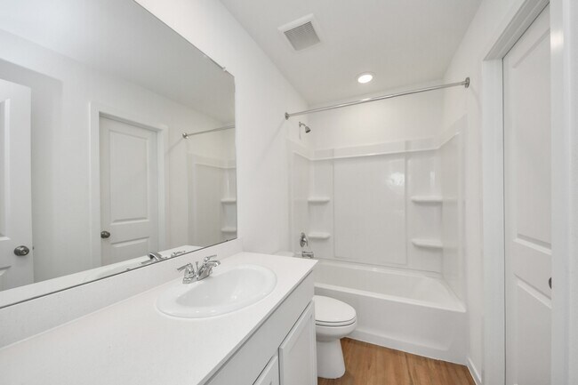 Building Photo - 3037 Pensacola Dr