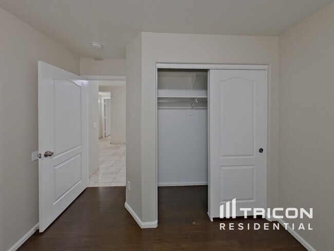 Building Photo - 42028 W Sunland Dr