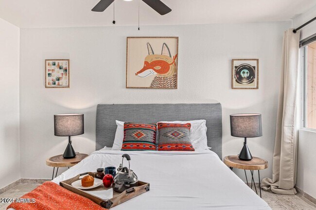 Building Photo - 8055 Thomas Rd