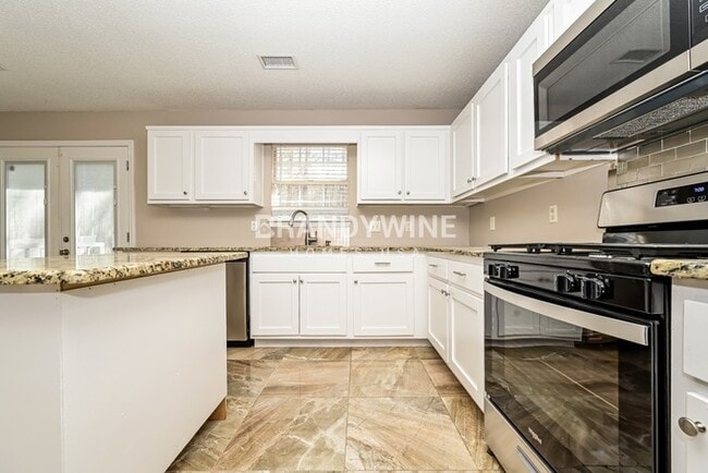 Building Photo - 35 Hampton Oaks Dr