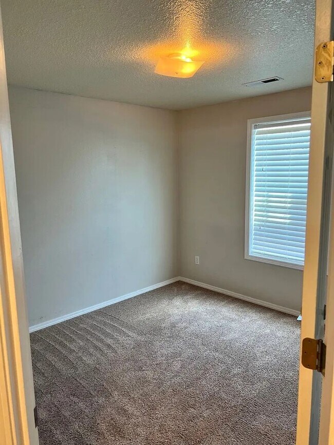 Building Photo - 8225 Sweetbrier Loop SE