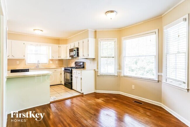 Building Photo - 2204 Lynncrest Ln