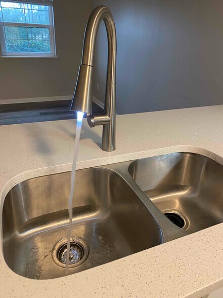 Building Photo - 6850 Blue Heron Blvd