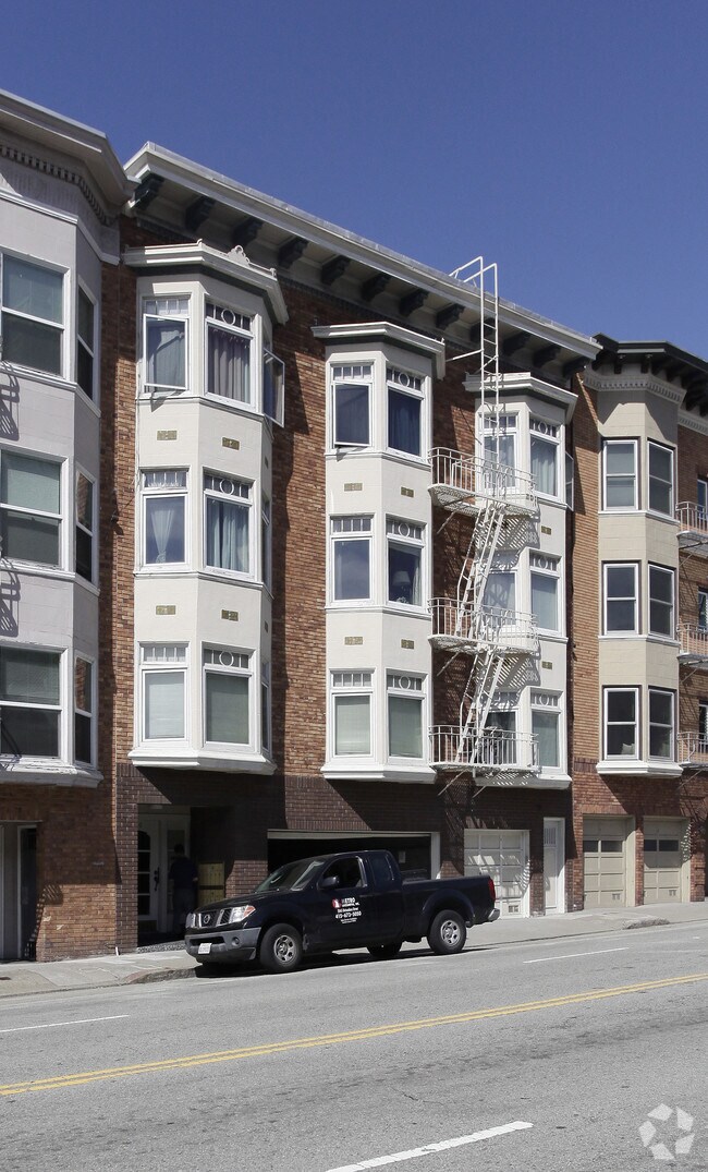 Building Photo - 910 Bay St