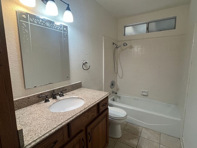 Building Photo - Spacious 3 Bedroom, 2 Bath Home for rent