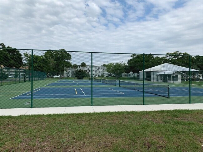 Building Photo - 2402 Ecuadorian Way