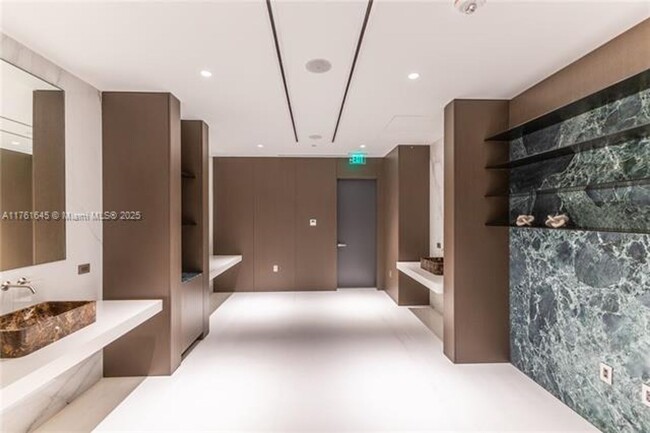 Building Photo - 300 Biscayne Blvd Way