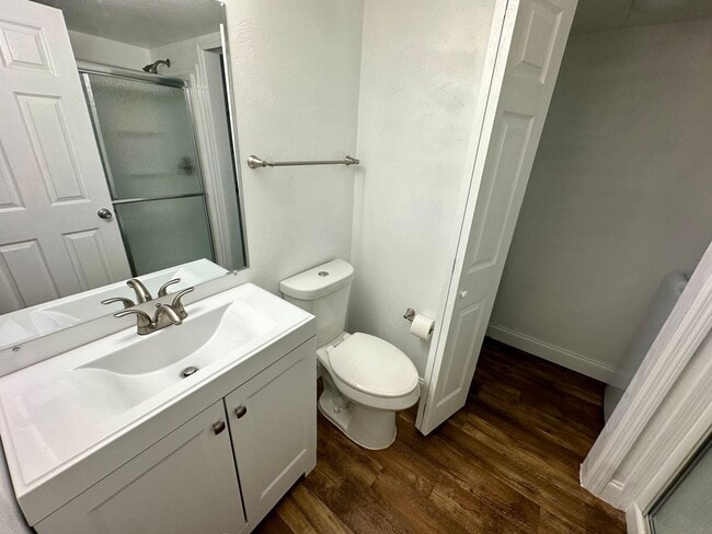 Building Photo - Fully Remodeled - 2/2 Townhome in Central ...