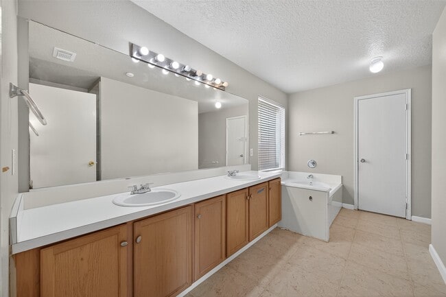 Building Photo - 15003 Sugar Sands Dr