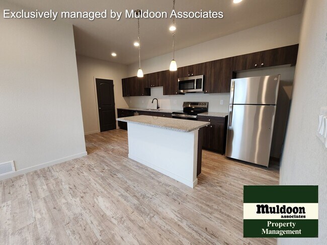 Building Photo - Brand new duplex unit available now!