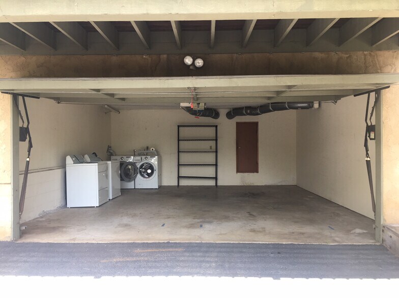 2 car garage & W/D - 818 Hygeia Ave