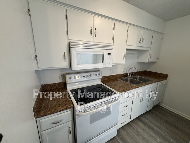 Building Photo - 1039 5th St