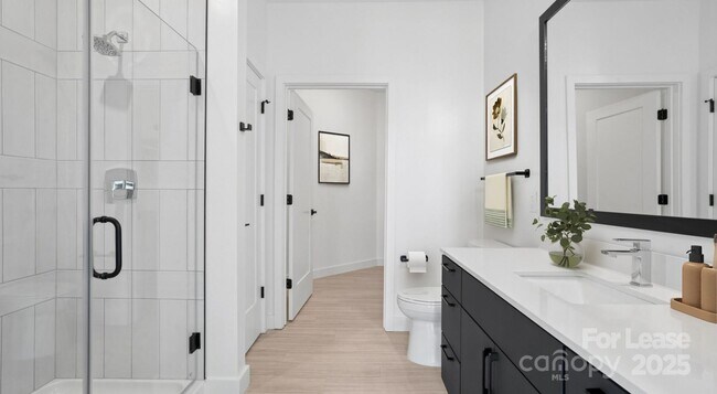 Building Photo - 1007 S Mint St