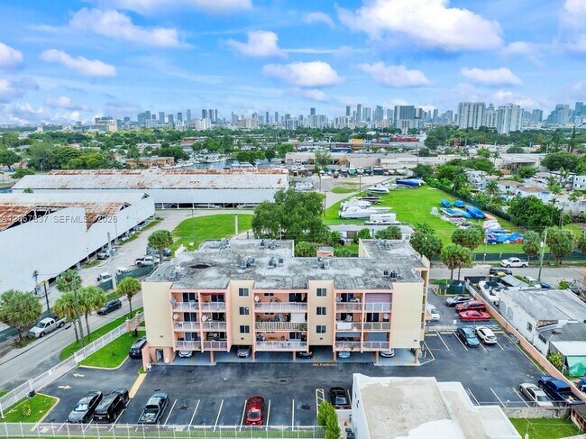 Building Photo - 2400 NW 16th St Rd