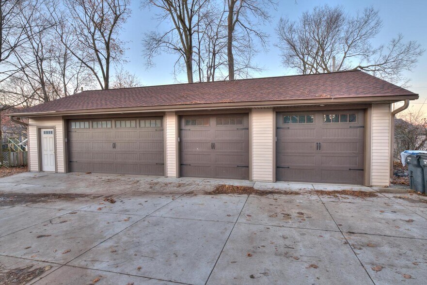 Building Photo - 434 West Park Ave