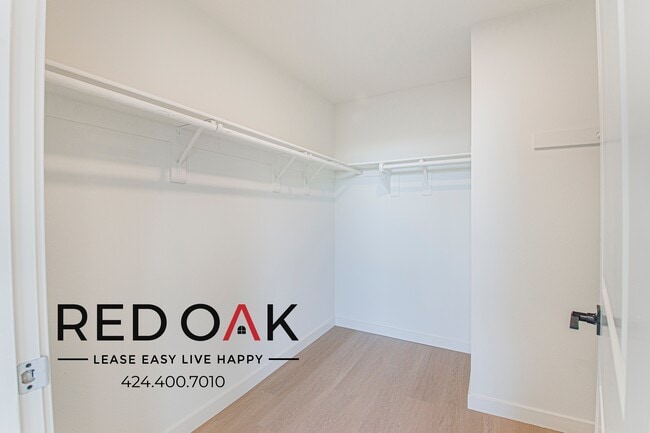 Building Photo - 856 S Gramercy Dr