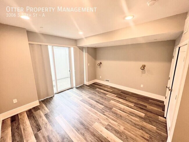 Building Photo - 1006 S 17th St