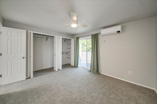 Building Photo - Bright & Stylish Townhome in the Heart of ...