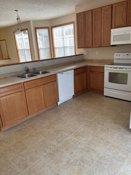 Building Photo - 5513 Sandhutton Ct