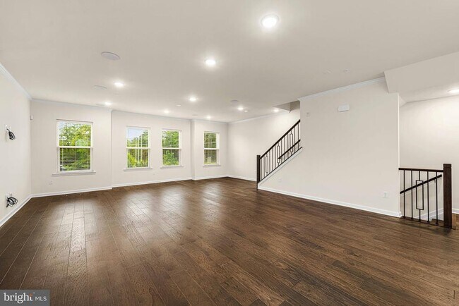 Building Photo - 105 Vaughn Dr