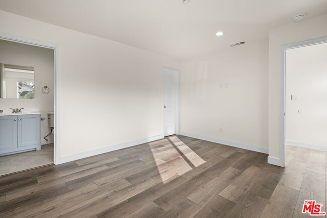 Building Photo - 2527 Hauser Blvd