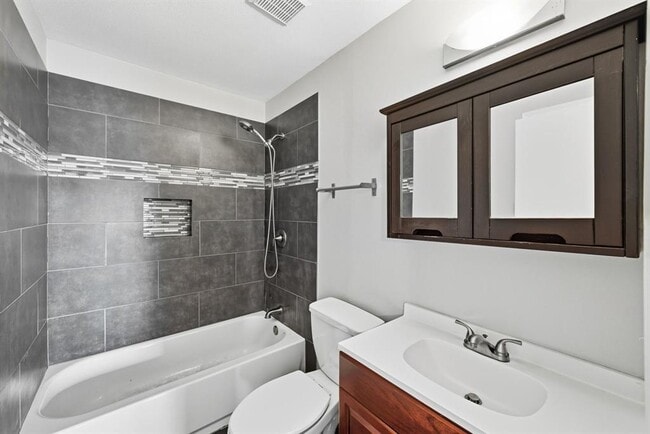 Building Photo - 1401 Olander St