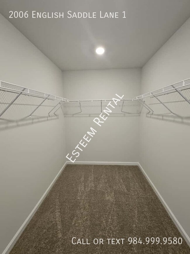 Building Photo - 2006 English Saddle Ln