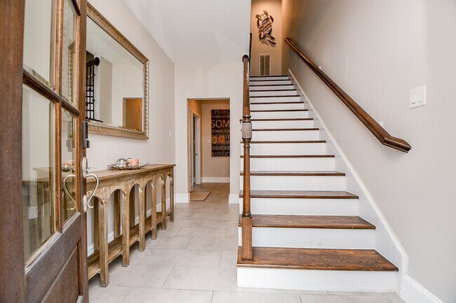 Building Photo - 4604 Chartres St