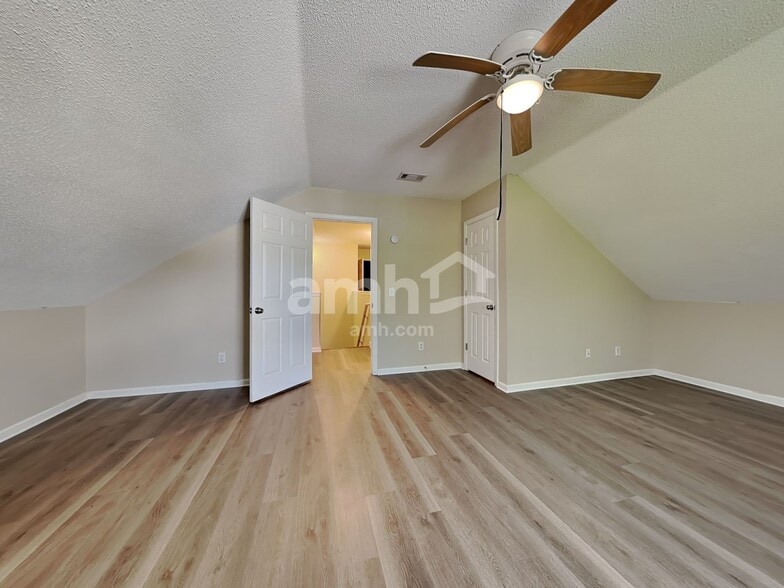 Building Photo - 7 Holly Springs Cir