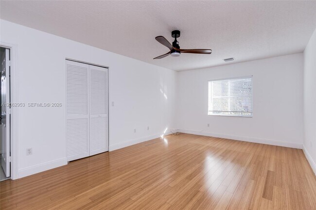 Building Photo - 1540 N Trafalgar Cir