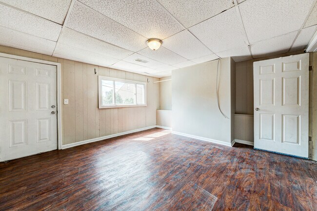 Building Photo - AVAILABLE AUGUST 2026 - Beautiful 3 Bedroom Home w/ OFF-STREET PARKING & Deck!