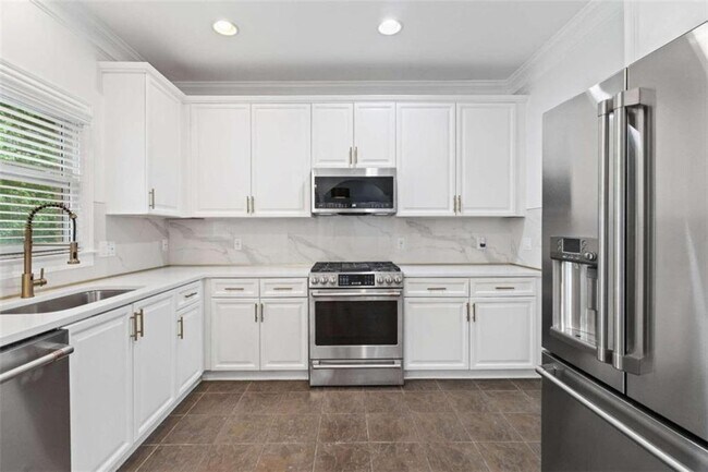 Building Photo - 1711 Summit Glen Ln NE
