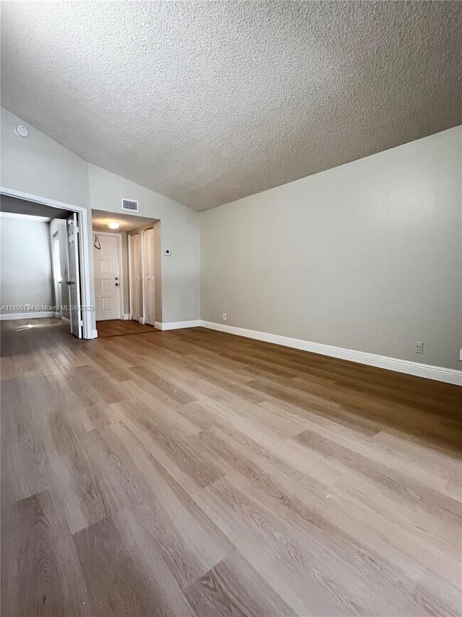 Building Photo - 9855 Westview Dr