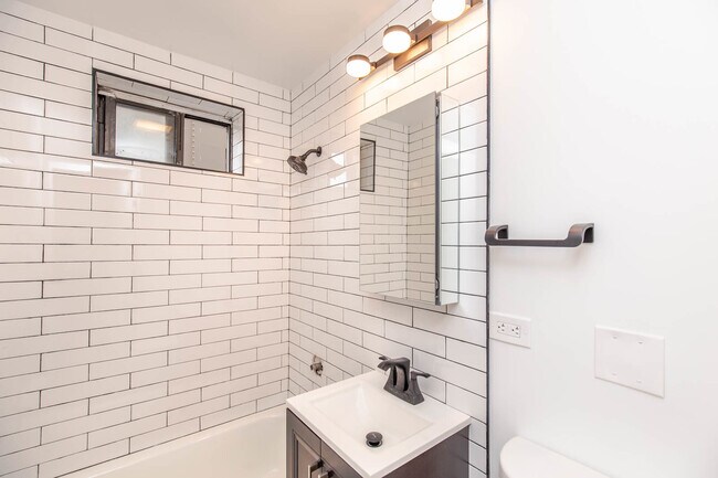 Building Photo - 1430 N Dearborn Pkwy