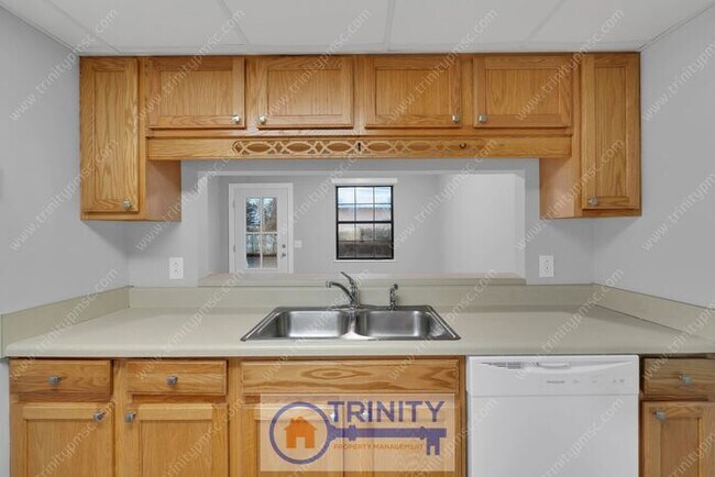 Building Photo - Coming Soon! Newly updated and spacious!