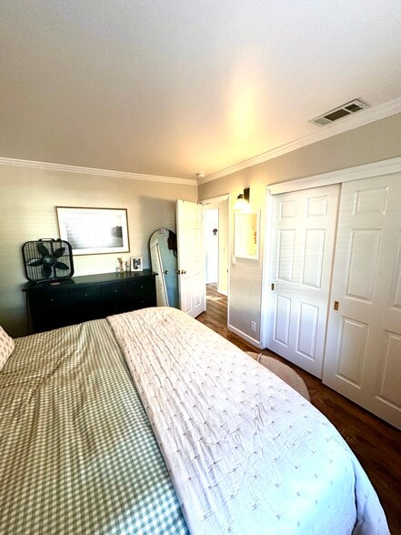 Building Photo - 2101 Sunset Ave