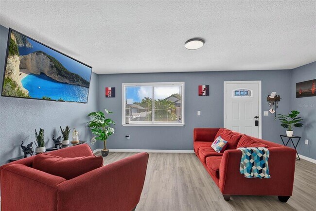 Building Photo - 8114 N Edison Ave