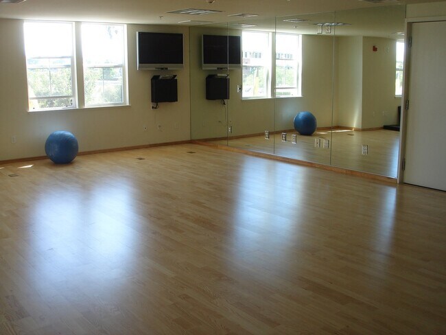 Fitness center - 1883 Agnew Rd