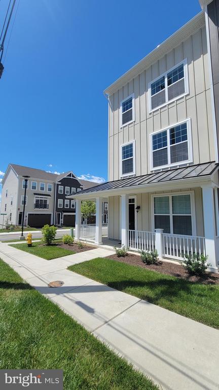 Building Photo - 41 Ways Ln