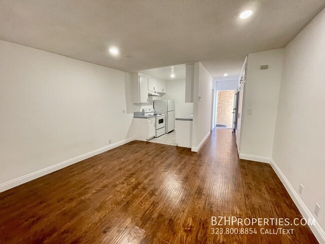 Building Photo - Beautiful 1 Bedroom in Prime Hollywood