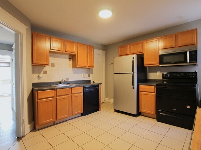 Building Photo - 624 Wendover St