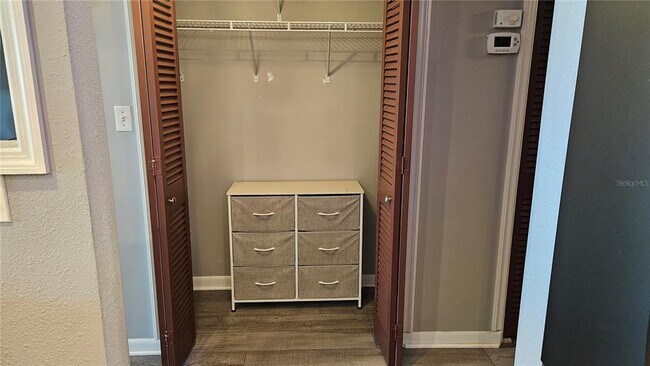 Building Photo - 4575 Cove Cir