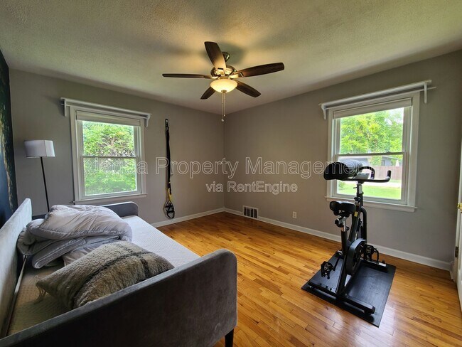 Building Photo - 652 Chippewa Rd