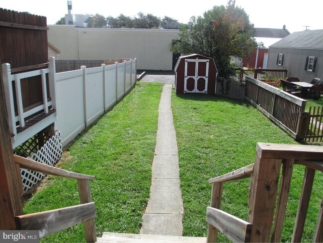 Building Photo - 429 S 9th St